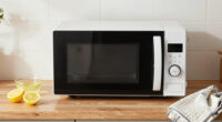 Why Your Microwave Always Smells (And the 2-Minute Fix)