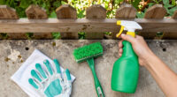 How to Clean Mold Off a Fence